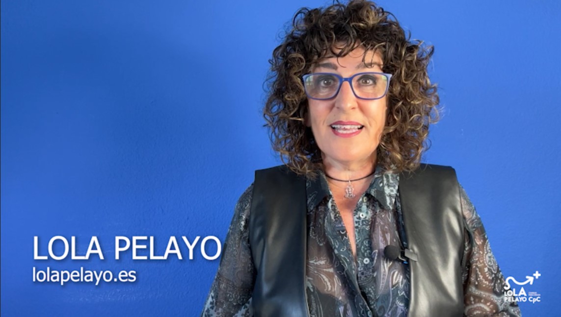 Persona gestionando la tristeza con inteligencia emocional y autocuidado